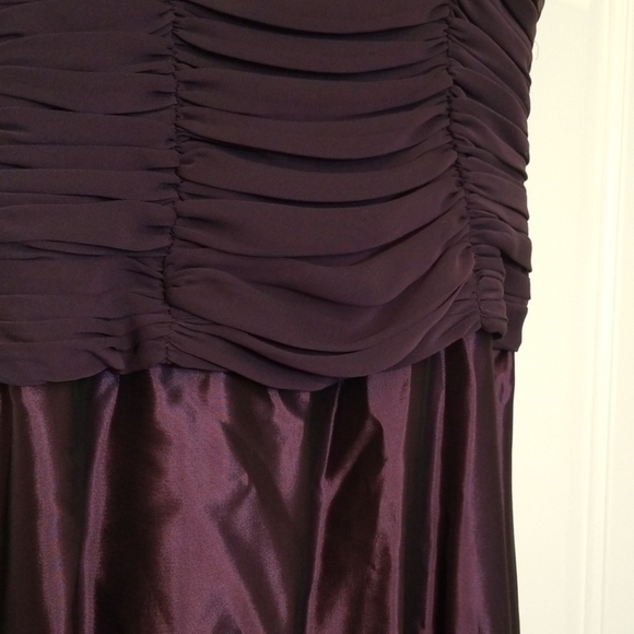 JS Collections Evening Gown - Picture 2 of 5